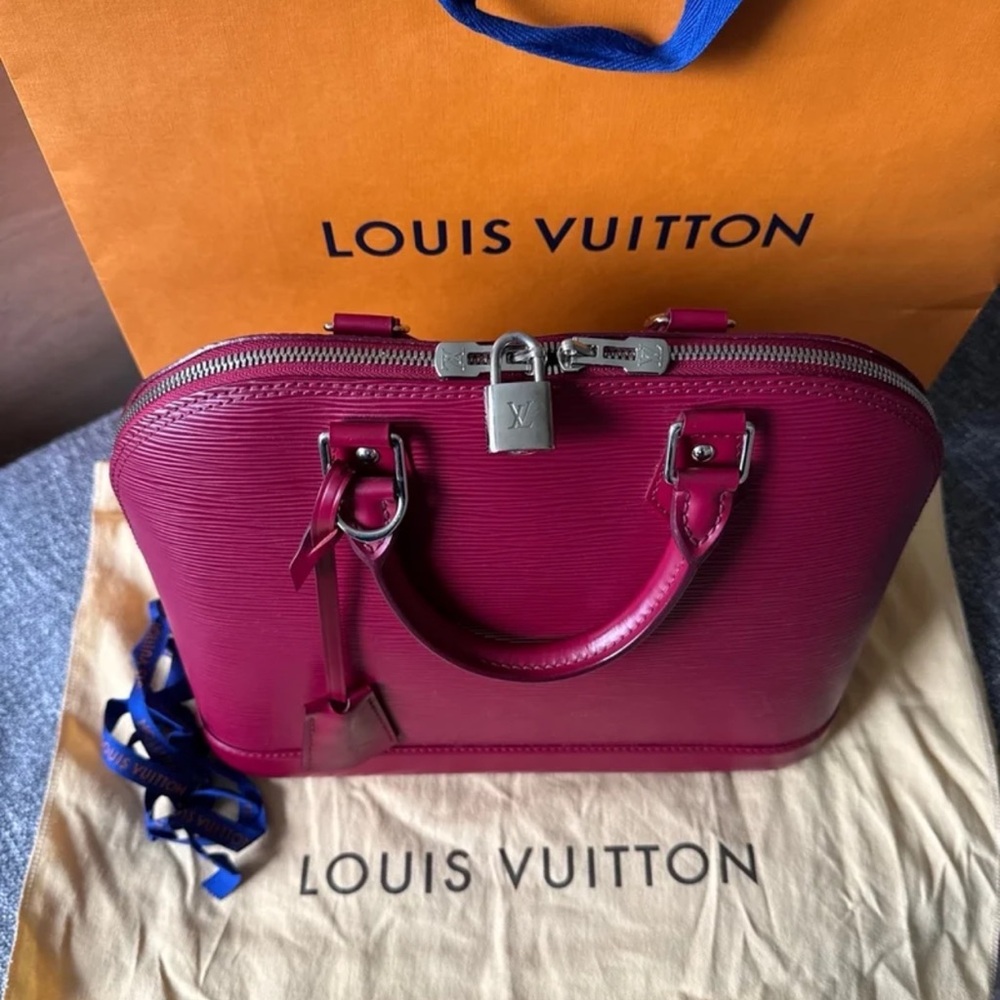 Authentic LV Alma Epi Leather Handbag MM - Picture 3 of 13